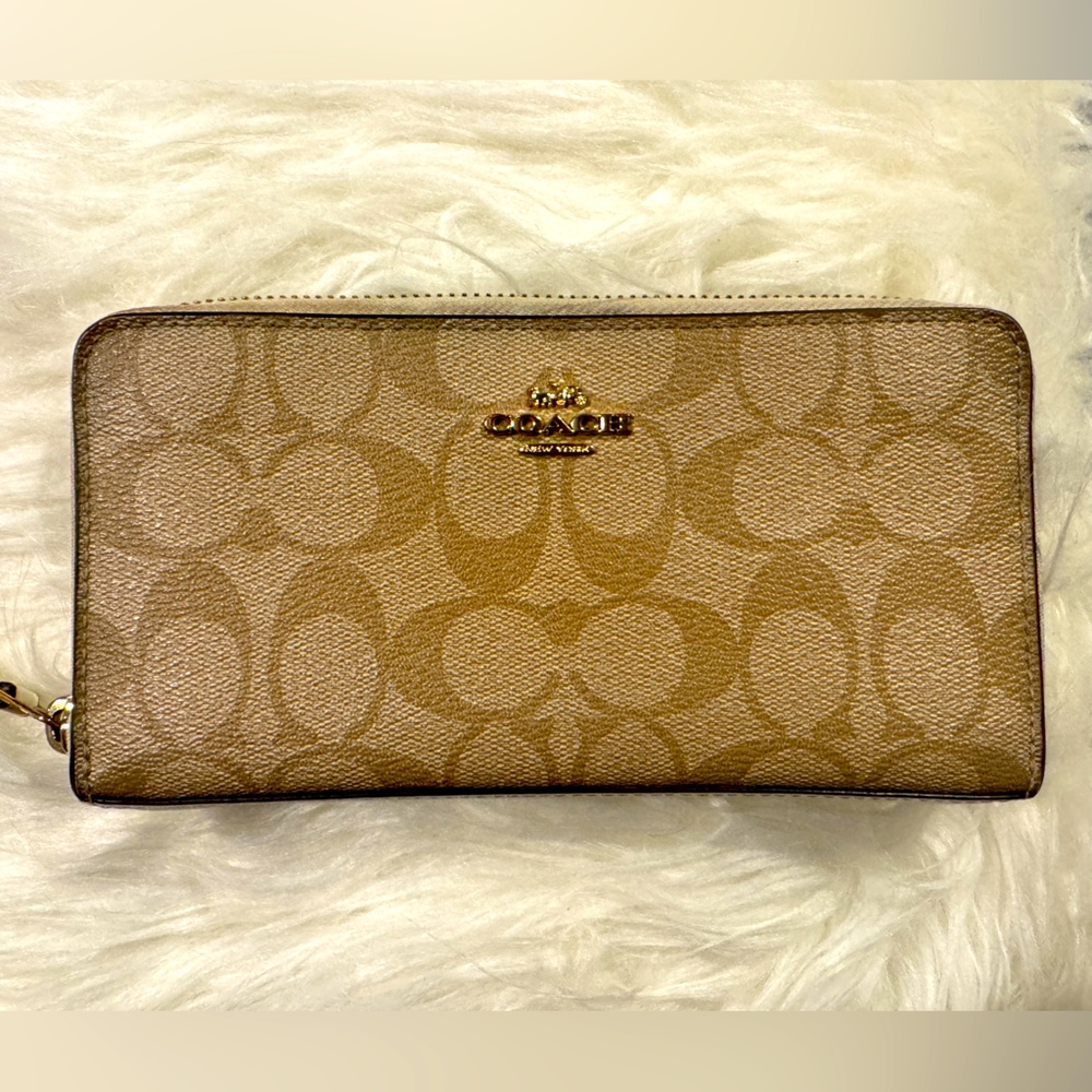 Vintage Coach zip around wallet